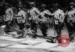 Standbild Alliierter Fallschirmjäger europäische Theater, 1944, aus Sekunde 53 historischem Filmmaterial Videoclip 65675048605
