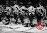 Standbild Alliierter Fallschirmjäger europäische Theater, 1944, aus Sekunde 54 historischem Filmmaterial Videoclip 65675048605