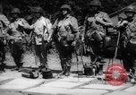 Standbild Alliierter Fallschirmjäger europäische Theater, 1944, aus Sekunde 57 historischem Filmmaterial Videoclip 65675048605
