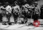 Standbild Alliierter Fallschirmjäger europäische Theater, 1944, aus Sekunde 58 historischem Filmmaterial Videoclip 65675048605