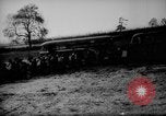 Immagine di Allied Airborne fanteria preparare per il D-Day Regno Unito, 1944, secondo 52 filmato di repertorio 65675048606
