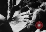Immagine di Stati Uniti 101st aria di fanteria a carico Teatro europeo, 1944, secondo 10 filmato di repertorio 65675048607