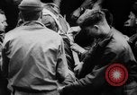 Immagine di Stati Uniti 101st aria di fanteria a carico Teatro europeo, 1944, secondo 22 filmato di repertorio 65675048607