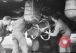 Immagine di Stati Uniti 101st aria di fanteria a carico Teatro europeo, 1944, secondo 33 filmato di repertorio 65675048607
