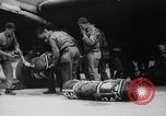 Immagine di Stati Uniti 101st aria di fanteria a carico Teatro europeo, 1944, secondo 37 filmato di repertorio 65675048607