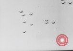 Standbild Alliierter Fallschirmjäger europäische Theater, 1944, aus Sekunde 14 historischem Filmmaterial Videoclip 65675048610