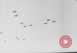 Standbild Alliierter Fallschirmjäger europäische Theater, 1944, aus Sekunde 20 historischem Filmmaterial Videoclip 65675048610