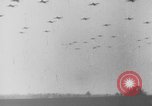 Standbild Alliierter Fallschirmjäger europäische Theater, 1944, aus Sekunde 25 historischem Filmmaterial Videoclip 65675048610
