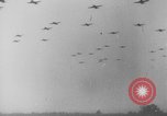 Standbild Alliierter Fallschirmjäger europäische Theater, 1944, aus Sekunde 26 historischem Filmmaterial Videoclip 65675048610