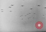Standbild Alliierter Fallschirmjäger europäische Theater, 1944, aus Sekunde 28 historischem Filmmaterial Videoclip 65675048610