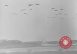Standbild Alliierter Fallschirmjäger europäische Theater, 1944, aus Sekunde 50 historischem Filmmaterial Videoclip 65675048610