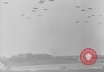 Standbild Alliierter Fallschirmjäger europäische Theater, 1944, aus Sekunde 52 historischem Filmmaterial Videoclip 65675048610