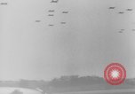Standbild Alliierter Fallschirmjäger europäische Theater, 1944, aus Sekunde 54 historischem Filmmaterial Videoclip 65675048610