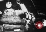 Standbild Alliierter Fallschirmjäger europäische Theater, 1944, aus Sekunde 57 historischem Filmmaterial Videoclip 65675048610