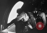 Standbild Alliierter Fallschirmjäger europäische Theater, 1944, aus Sekunde 61 historischem Filmmaterial Videoclip 65675048610