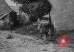 Standbild 82 US-Luftlandedivision Frankreich, 1944, aus Sekunde 19 historischem Filmmaterial Videoclip 65675048614