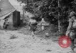 Standbild 82 US-Luftlandedivision Frankreich, 1944, aus Sekunde 21 historischem Filmmaterial Videoclip 65675048614