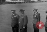 Standbild Generalleutnant Urbani Wiesbaden Deutschland, 1951, aus Sekunde 61 historischem Filmmaterial Videoclip 65675048616