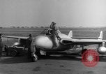 Image De Havilland DH-100 les avions à réaction Vampire Wiesbaden Allemagne, 1951, de la seconde 18 séquences d'archives historiques vidéo 65675048617
