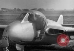 Image De Havilland DH-100 les avions à réaction Vampire Wiesbaden Allemagne, 1951, de la seconde 23 séquences d'archives historiques vidéo 65675048617
