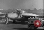 Image De Havilland DH-100 les avions à réaction Vampire Wiesbaden Allemagne, 1951, de la seconde 33 séquences d'archives historiques vidéo 65675048617