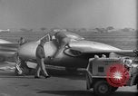 Image De Havilland DH-100 les avions à réaction Vampire Wiesbaden Allemagne, 1951, de la seconde 35 séquences d'archives historiques vidéo 65675048617