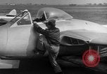 Image L'Italien de Havilland DH-100 les avions à réaction Vampire Wiesbaden Allemagne, 1951, de la seconde 21 séquences d'archives historiques vidéo 65675048618