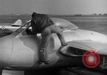 Image L'Italien de Havilland DH-100 les avions à réaction Vampire Wiesbaden Allemagne, 1951, de la seconde 27 séquences d'archives historiques vidéo 65675048618