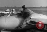 Image L'Italien de Havilland DH-100 les avions à réaction Vampire Wiesbaden Allemagne, 1951, de la seconde 30 séquences d'archives historiques vidéo 65675048618