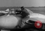 Image L'Italien de Havilland DH-100 les avions à réaction Vampire Wiesbaden Allemagne, 1951, de la seconde 35 séquences d'archives historiques vidéo 65675048618