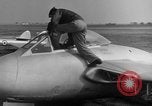 Image L'Italien de Havilland DH-100 les avions à réaction Vampire Wiesbaden Allemagne, 1951, de la seconde 38 séquences d'archives historiques vidéo 65675048618
