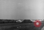 Image italien zone de camp Wiesbaden Allemagne, 1951, de la seconde 34 séquences d'archives historiques vidéo 65675048619