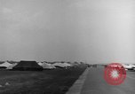Image italien zone de camp Wiesbaden Allemagne, 1951, de la seconde 44 séquences d'archives historiques vidéo 65675048619