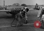 Standbild 86 Fighter-Bomber Flügel Wiesbaden Deutschland, 1951, aus Sekunde 22 historischem Filmmaterial Videoclip 65675048634