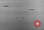 Standbild französische Fallschirmjäger Deutschland, 1951, aus Sekunde 4 historischem Filmmaterial Videoclip 65675048637