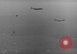 Standbild französische Fallschirmjäger Deutschland, 1951, aus Sekunde 8 historischem Filmmaterial Videoclip 65675048637