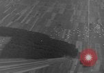 Standbild französische Fallschirmjäger Deutschland, 1951, aus Sekunde 24 historischem Filmmaterial Videoclip 65675048637