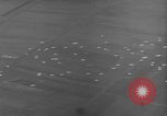 Standbild französische Fallschirmjäger Deutschland, 1951, aus Sekunde 61 historischem Filmmaterial Videoclip 65675048637