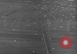 Standbild französische Fallschirmjäger Deutschland, 1951, aus Sekunde 38 historischem Filmmaterial Videoclip 65675048638