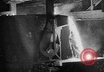 Standbild Gießerei United States USA, 1945, aus Sekunde 5 historischem Filmmaterial Videoclip 65675048645
