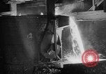 Standbild Gießerei United States USA, 1945, aus Sekunde 6 historischem Filmmaterial Videoclip 65675048645