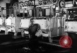 Standbild Gießerei United States USA, 1945, aus Sekunde 14 historischem Filmmaterial Videoclip 65675048645