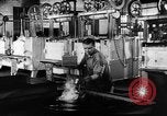 Standbild Gießerei United States USA, 1945, aus Sekunde 16 historischem Filmmaterial Videoclip 65675048645
