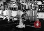 Standbild Gießerei United States USA, 1945, aus Sekunde 17 historischem Filmmaterial Videoclip 65675048645