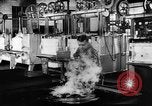 Standbild Gießerei United States USA, 1945, aus Sekunde 18 historischem Filmmaterial Videoclip 65675048645