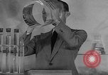 Standbild synthetischer Kautschuk United States USA, 1945, aus Sekunde 39 historischem Filmmaterial Videoclip 65675048646