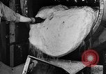 Standbild synthetischer Kautschuk United States USA, 1945, aus Sekunde 59 historischem Filmmaterial Videoclip 65675048646
