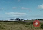 Immagine di Il Vietnam Air force C 47 piani Rach Gia Vietnam, 1966, secondo 24 filmato di repertorio 65675048653