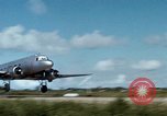 Immagine di Il Vietnam Air force C 47 piani Rach Gia Vietnam, 1966, secondo 26 filmato di repertorio 65675048653