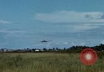 Immagine di Il Vietnam Air force C 47 piani Rach Gia Vietnam, 1966, secondo 32 filmato di repertorio 65675048653